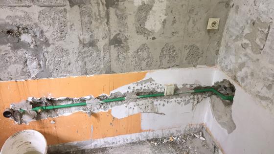 Груби водоинсталатерски радови · разне позиције: развод, вођење цеви, штемовање и припрема за облогу, фотографија 8 од 10