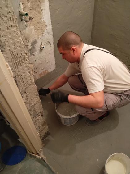 Bathroom waterproofing · waterproofing applied to the floor and walls before tiling, step 2 of 6