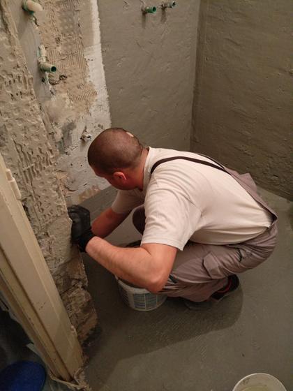 Bathroom waterproofing · waterproofing applied to the floor and walls before tiling, step 3 of 6