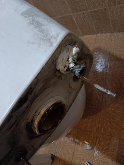 Замена механизама монооблока · замена унутрашњих механизама водокотлића, фотографија 4 од 6
