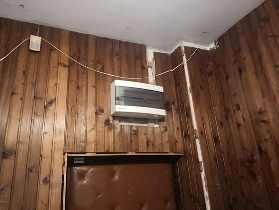 Осигурачке кутије · затечено стање табли и уређене табле после интервенције, фотографија 5 од 10