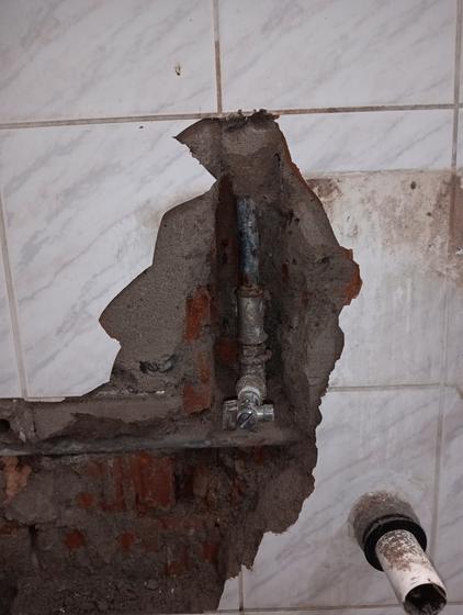 Иста вертикала ниже, спој са рачвом откривен до опеке